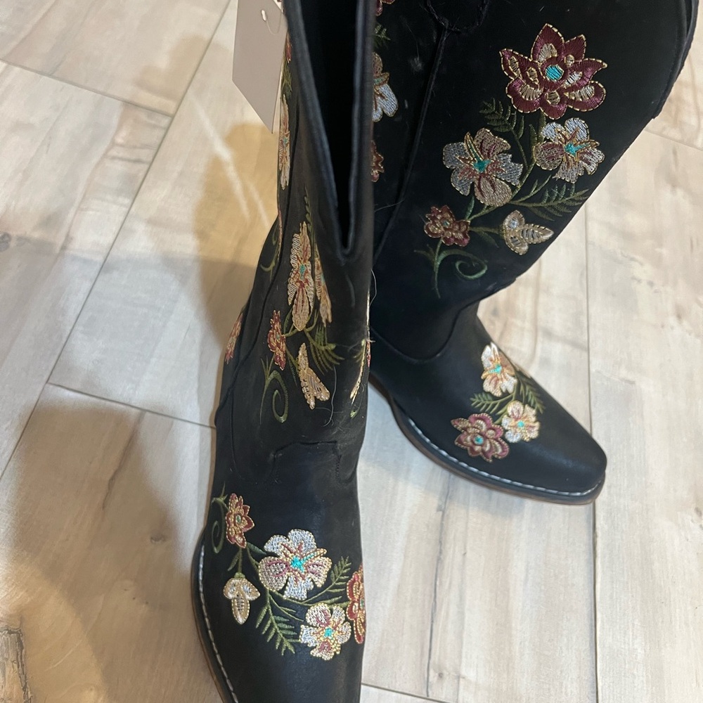 Roper Women's Black Floral Embroidered Heeled Boots - Picture 3 of 5